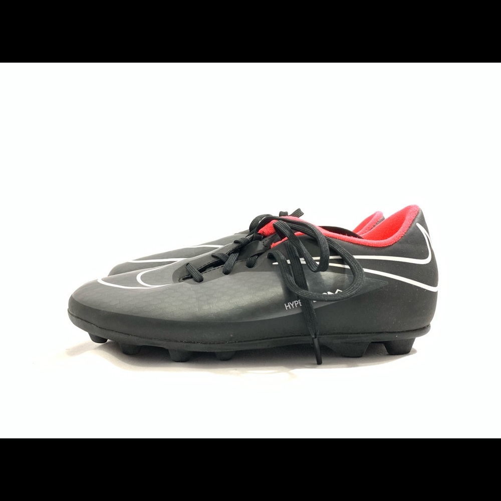 Nike - girl cleats - sz 4Y